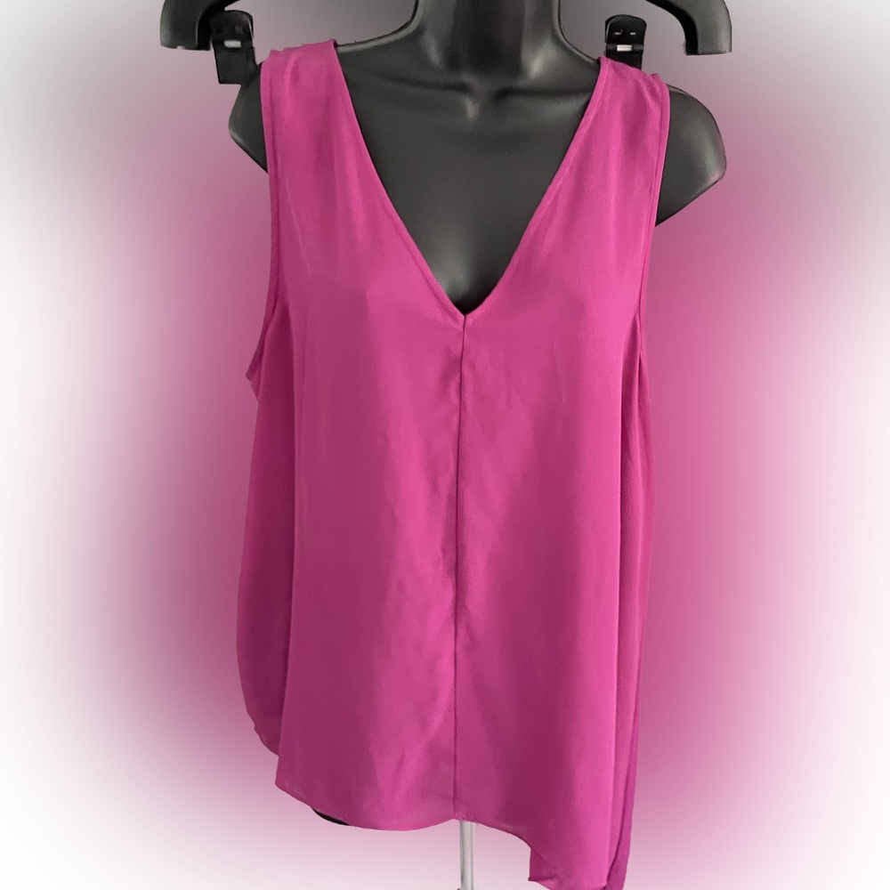 Beautiful Vince Camuto Size Large Sleeveless Double V Neck top pink purple color